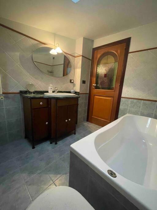 Апартаменты La Casa Nel Cortile Кастельбуоно Экстерьер фото